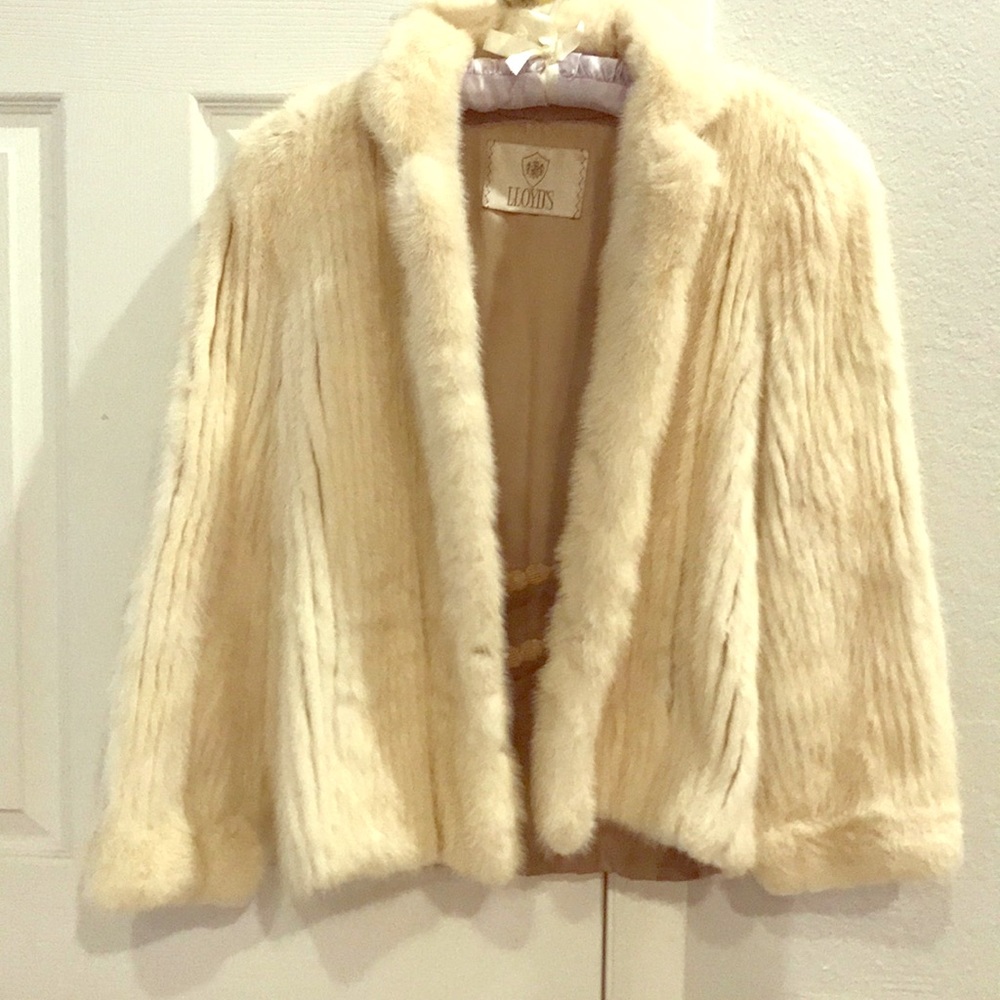*VINTAGE* cream rabbit fur coat. Brand- LLOYD’s